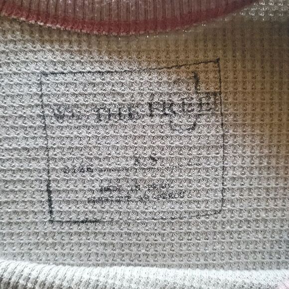 Free People We The Free Long Sleeve Oversized Waffle Thermal Grey/Pink Womens XS - Picture 5 of 10